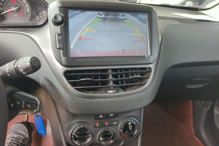 Used Peugeot 2008 2014 1.6L Automatic Trend Edition Audio And AC Panel