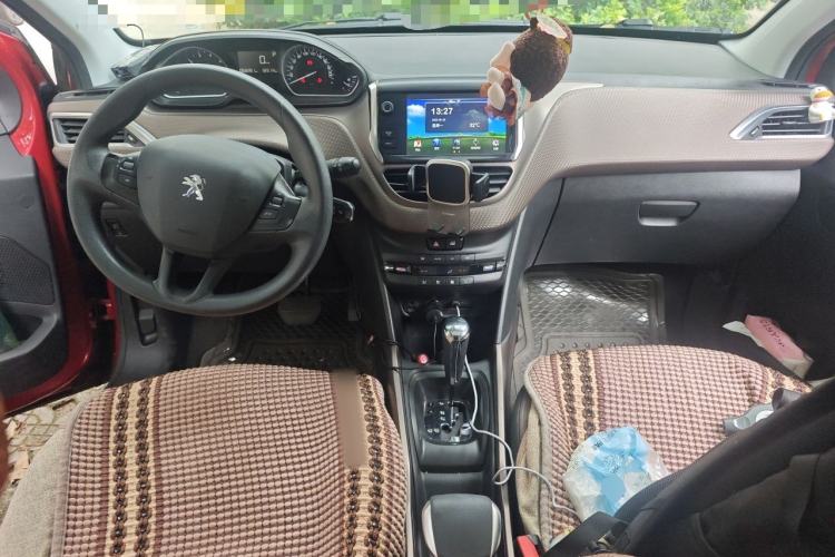 Used Peugeot 2008 2014 1.6L Automatic Fashion Edition Center Console
