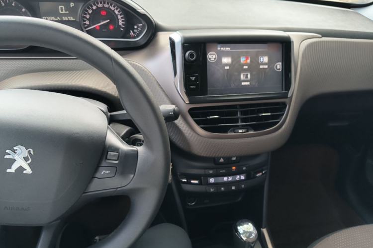 Used Peugeot 2008 2014 1.6L Automatic Fashion Edition Center Console