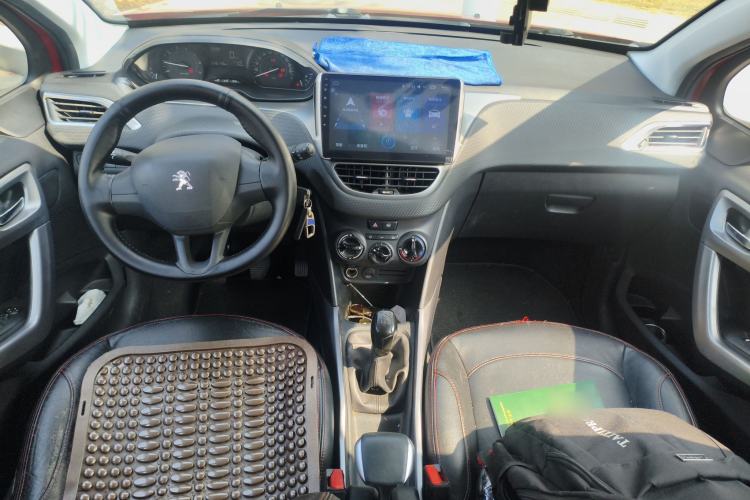 Used Peugeot 2008 2014 1.6L Manual Trend Edition Center Console