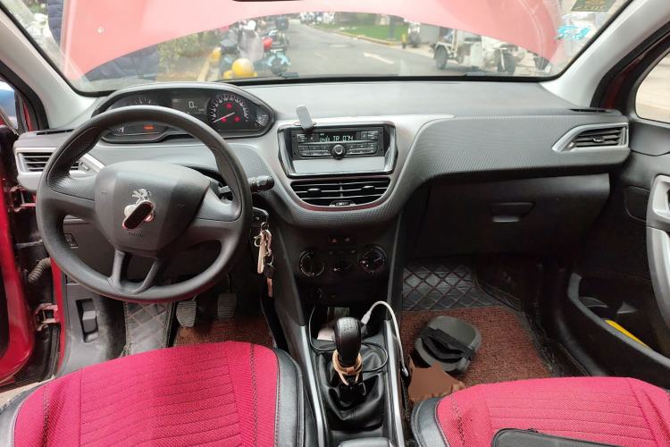 Used Peugeot 2008 2014 1.6L Manual Trend Edition Center Console