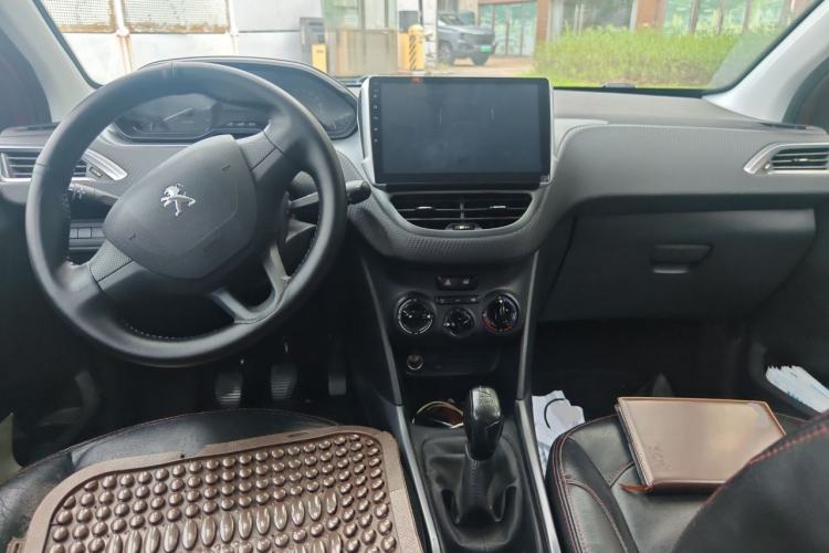 Used Peugeot 2008 2014 1.6L Manual Trend Edition Center Console