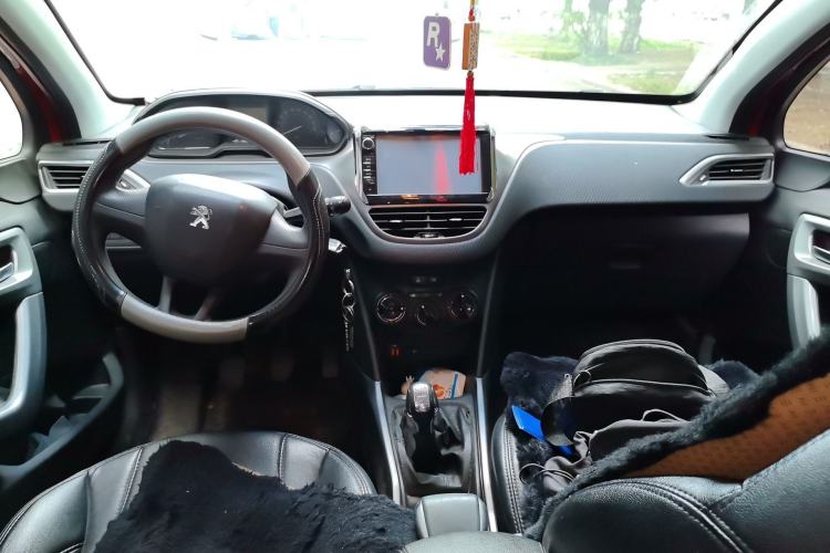Used Peugeot 2008 2014 1.6L Manual Trend Edition Center Console