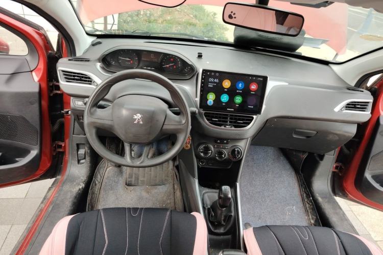 Used Peugeot 2008 2014 1.6L Manual Trend Edition Center Console