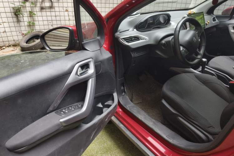 Used Peugeot 2008 2014 1.6L Automatic Fashion Edition Driver Seat