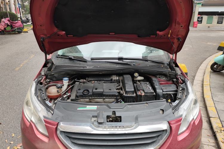 Used Peugeot 2008 2014 1.6L Manual Trend Edition Engine Bay