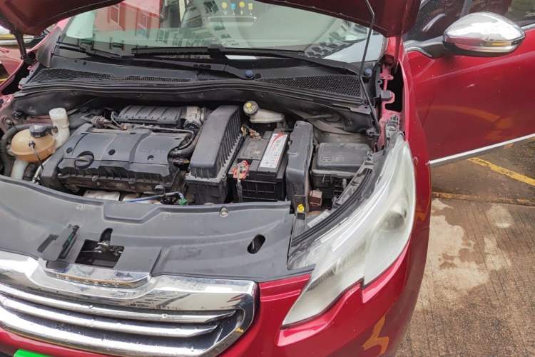 Used Peugeot 2008 2014 1.6L Automatic Navigation Edition Engine Bay Left