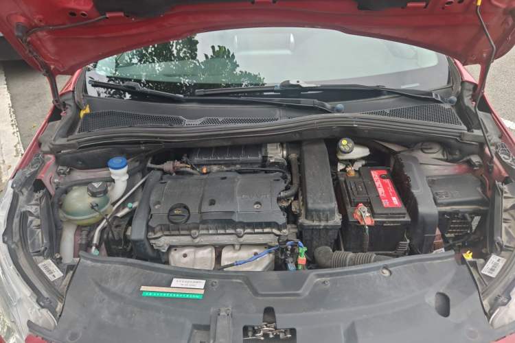 Used Peugeot 2008 2014 1.6L Manual Trend Edition Engine Bay