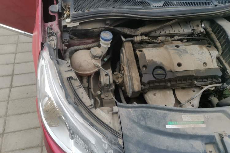 Used Peugeot 2008 2014 1.6L Automatic Navigation Edition Engine Bay Right
