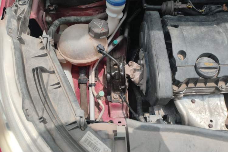 Used Peugeot 2008 2014 1.6L Automatic Trend Edition Engine Bay Right