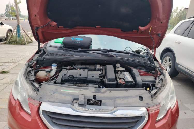 Used Peugeot 2008 2014 1.6L Manual Trend Edition Engine Bay