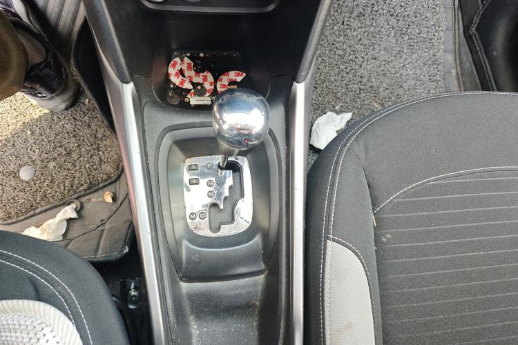 Used Peugeot 2008 2014 1.6L Automatic Trend Edition Gear Lever