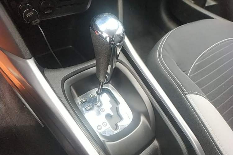 Used Peugeot 2008 2014 1.6L Automatic Trend Edition Gear Lever
