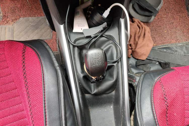 Used Peugeot 2008 2014 1.6L Manual Trend Edition Gear Lever