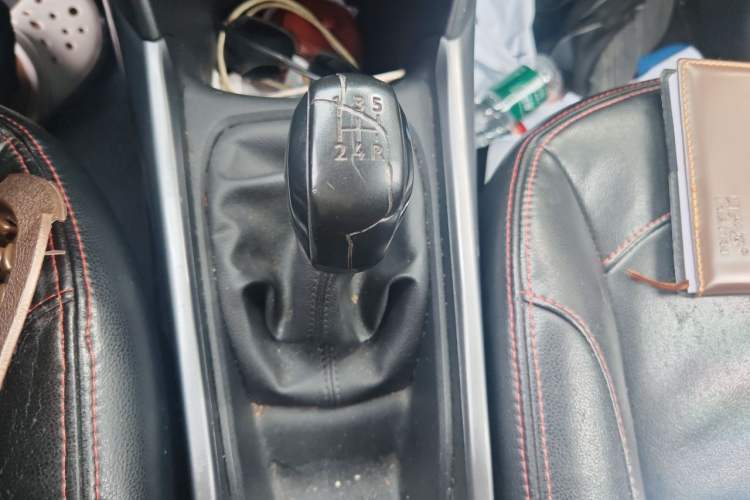 Used Peugeot 2008 2014 1.6L Manual Trend Edition Gear Lever