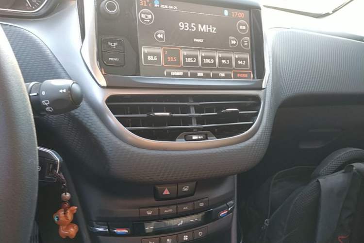 Used Peugeot 2008 2014 1.6L Automatic Fashion Edition Gear Lever