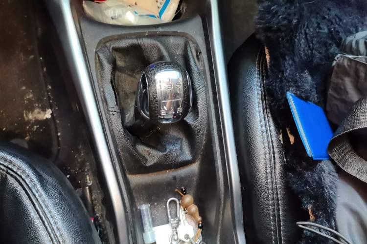Used Peugeot 2008 2014 1.6L Manual Trend Edition Gear Lever