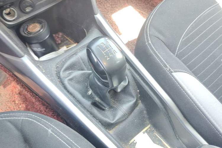 Used Peugeot 2008 2014 1.6L Manual Trend Edition Gear Lever