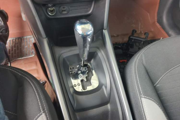 Used Peugeot 2008 2014 1.6L Automatic Trend Edition Gear Lever