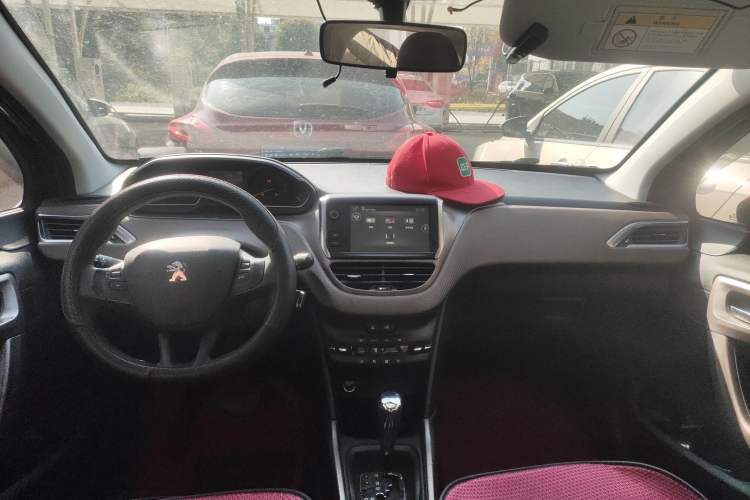 Used Peugeot 2008 2014 1.6L Automatic Fashion Edition Interior 2