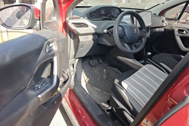 Used Peugeot 2008 2014 1.6L Automatic Trend Edition Interior 3