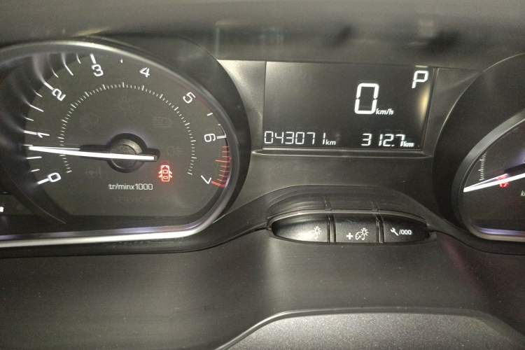 Used Peugeot 2008 2014 1.6L Automatic Fashion Edition Odometer Close Up