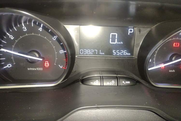 Used Peugeot 2008 2014 1.6L Automatic Fashion Edition Odometer Close Up