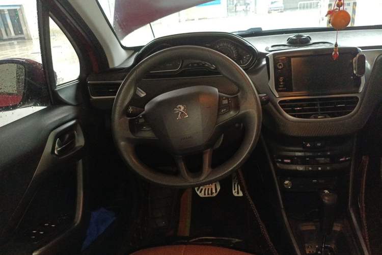 Used Peugeot 2008 2014 1.6L Automatic Fashion Edition Steering Wheel