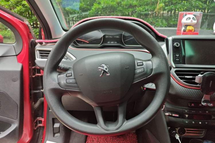 Used Peugeot 2008 2014 1.6L Automatic Fashion Edition Steering Wheel