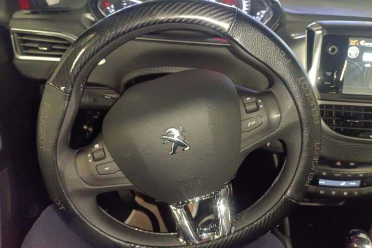 Used Peugeot 2008 2014 1.6L Automatic Fashion Edition Steering Wheel