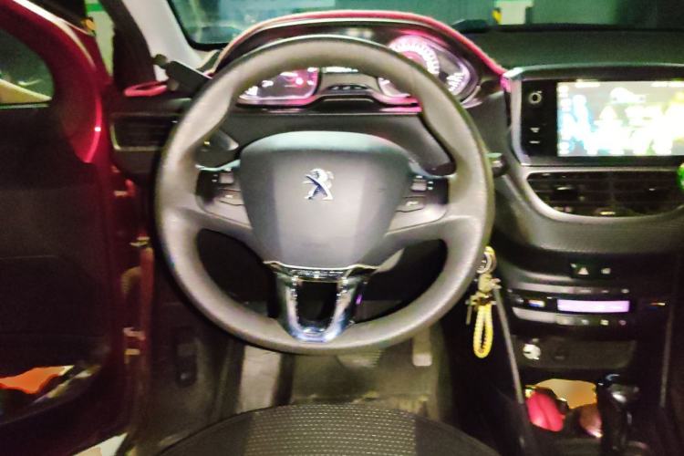 Used Peugeot 2008 2014 1.6L Automatic Fashion Edition Steering Wheel
