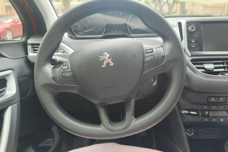 Used Peugeot 2008 2014 1.6L Automatic Fashion Edition Steering Wheel