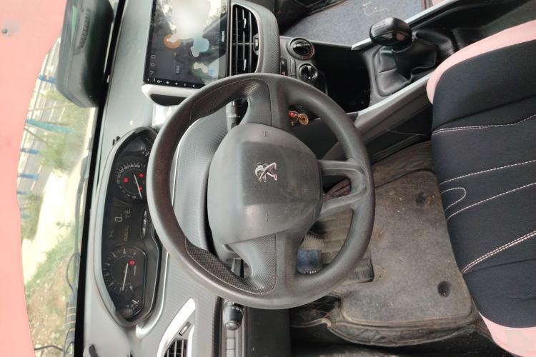 Used Peugeot 2008 2014 1.6L Manual Trend Edition Steering Wheel