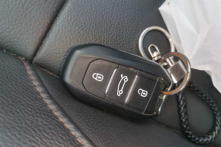 Used Peugeot 2008 2014 1.6L Automatic Navigation Edition Vehicle Key