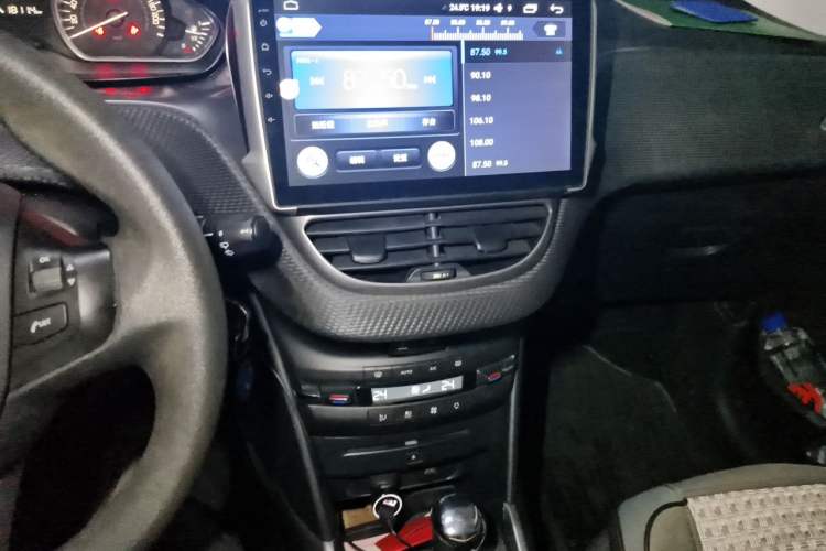 Used Peugeot 2008 2014 1.6L Automatic Fashion Edition Audio And AC Panel