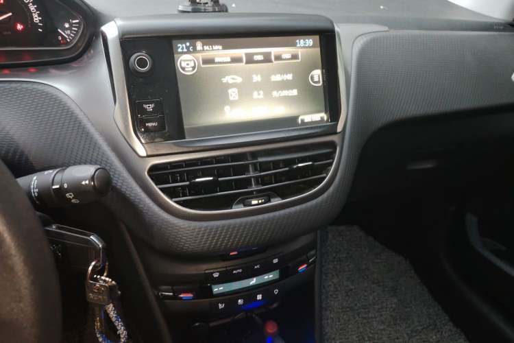 Used Peugeot 2008 2014 1.6L Automatic Fashion Edition Audio And AC Panel