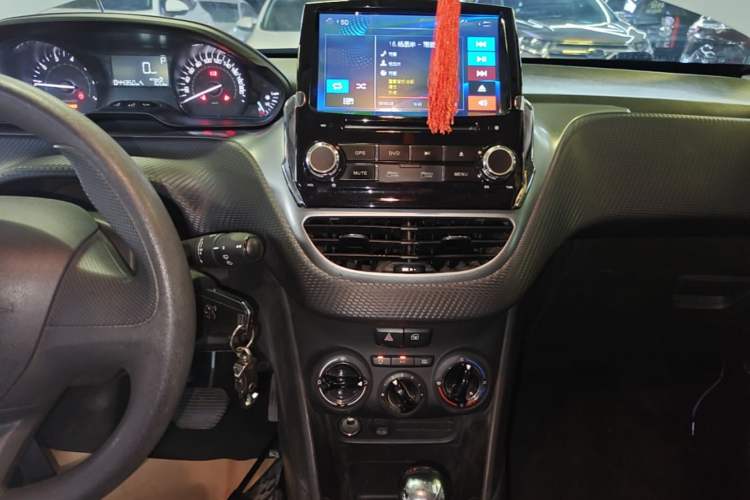 Used Peugeot 2008 2014 1.6L Automatic Trend Edition Audio And AC Panel