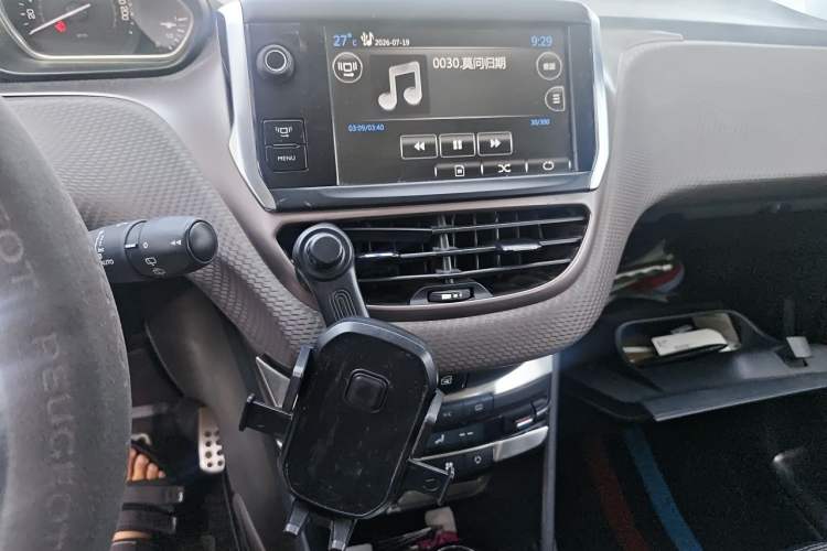 Used Peugeot 2008 2014 1.6L Automatic Navigation Edition Audio And AC Panel