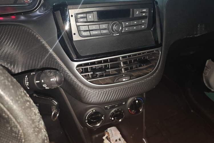 Used Peugeot 2008 2014 1.6L Manual Trend Edition Audio And AC Panel