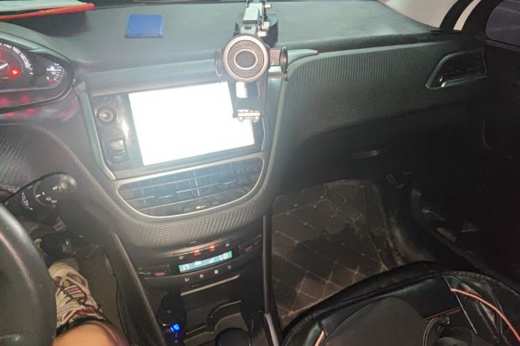 Used Peugeot 2008 2014 1.6L Automatic Fashion Edition Audio And AC Panel