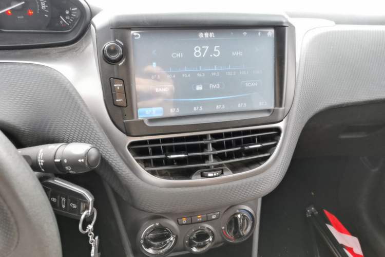 Used Peugeot 2008 2014 1.6L Automatic Trend Edition Audio And AC Panel