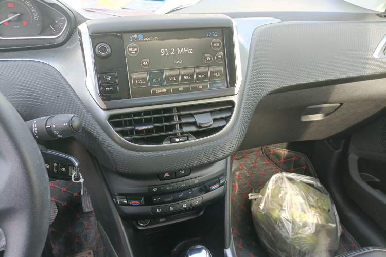 Used Peugeot 2008 2014 1.6L Automatic Fashion Edition Audio And AC Panel