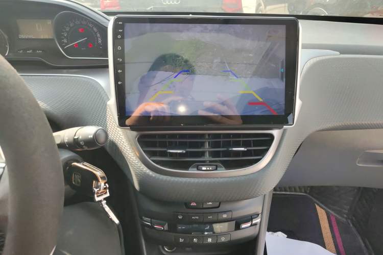 Used Peugeot 2008 2014 1.6L Automatic Fashion Edition Audio And AC Panel