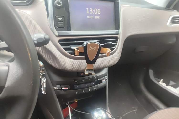 Used Peugeot 2008 2014 1.6L Automatic Fashion Edition Audio And AC Panel