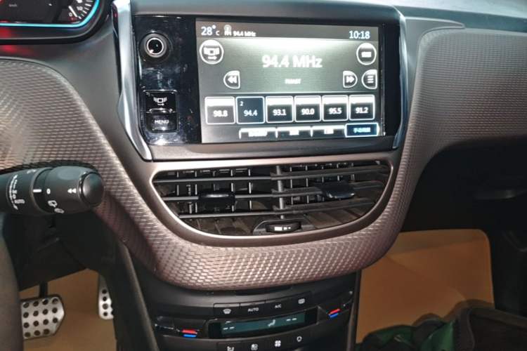 Used Peugeot 2008 2014 1.6L Automatic Navigation Edition Audio And AC Panel