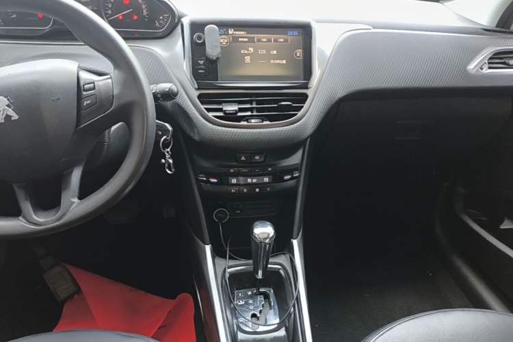 Used Peugeot 2008 2014 1.6L Automatic Fashion Edition Audio And AC Panel