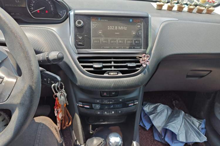 Used Peugeot 2008 2014 1.6L Automatic Fashion Edition Audio And AC Panel