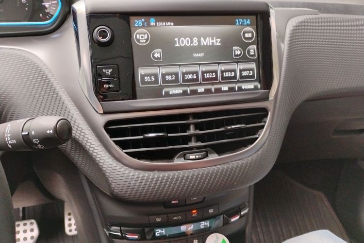 Used Peugeot 2008 2014 1.6L Automatic Navigation Edition Audio And AC Panel