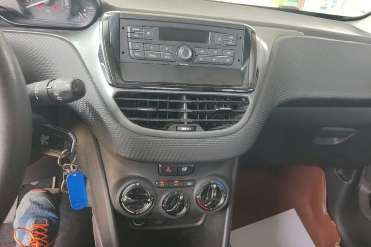 Used Peugeot 2008 2014 1.6L Manual Trend Edition Audio And AC Panel