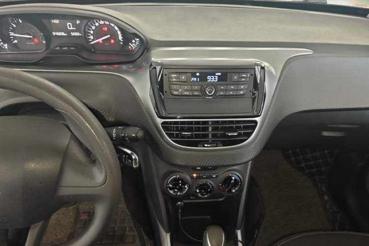Used Peugeot 2008 2014 1.6L Automatic Trend Edition Audio And AC Panel